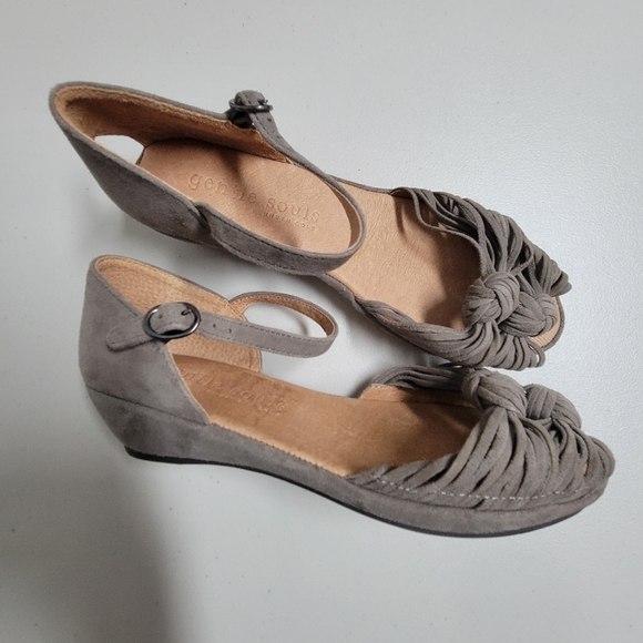 Gentle Souls By Kenneth Cole Women's Lily Knot Sandals. - Picture 4 of 11